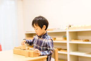 東京・新宿のモンテッソーリ教育で思考力・表現力を育む幼児教室｜チエコトバオープン